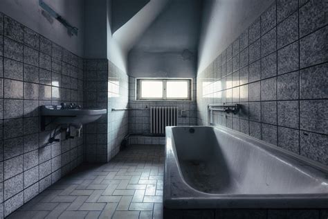 Haunting Images Of Decaying Bathrooms Abandoned Haunted Images