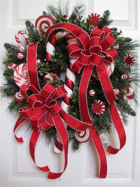 18 Delicious Candy Cane Christmas Wreaths Homemydesign