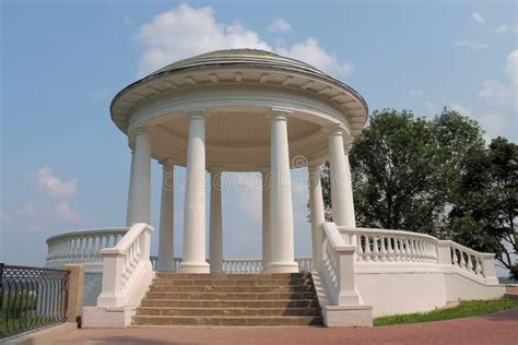 Arquitetura Rotunda No Parque Rússia Imagem De Stock Imagem De
