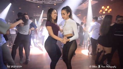 Noelia And Ximena Bachata Social Dance At The Salsa Room Youtube