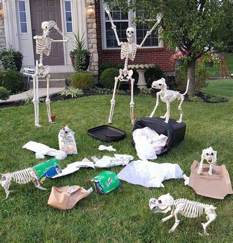 31 Funny Outdoor Halloween Skeleton Displays Lady Decluttered