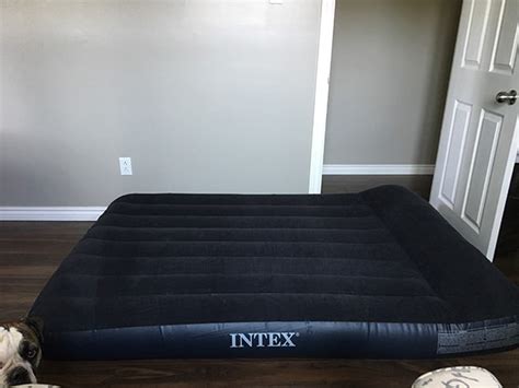 When it comes to air mattresses there is only one name that you can trust and that is intex air mattresses. Intex Pillow Rest Classic Airbed with Built-in Pillow and ...
