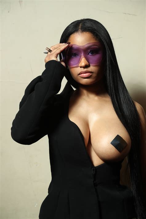 Nicki Minaj Nude Boobs In Paris Fashion Show Scandal Planet