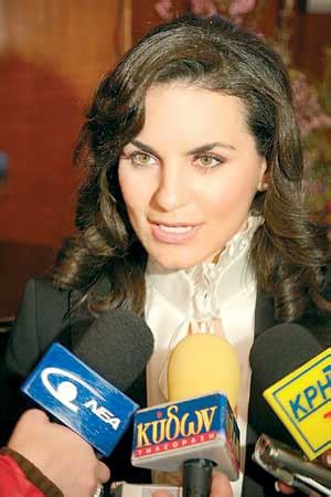 Όσο για τη γνωριμία τους, η όλγα κεφαλογιάννη είχε αποκαλύψει πως ο συνθέτης δεν γνώριζε καν ποια είναι: ΝΕΑ ΑΠΟ ΤΑ ΓΙΑΝΝΕΝΑ ΚΑΙ ΤΗΝ ΗΠΕΙΡΟ: 13 Αυγ 2010