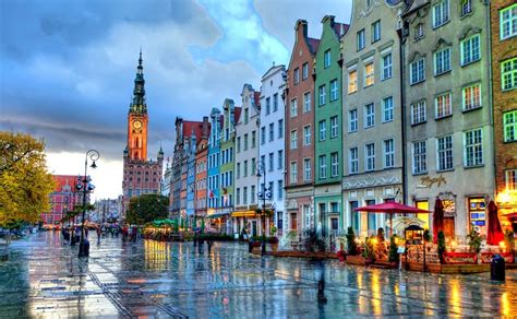 Narrow Dutch Houses Of Old Town After A Rain Shower Gdansk Poland Gdansk Old Town Square