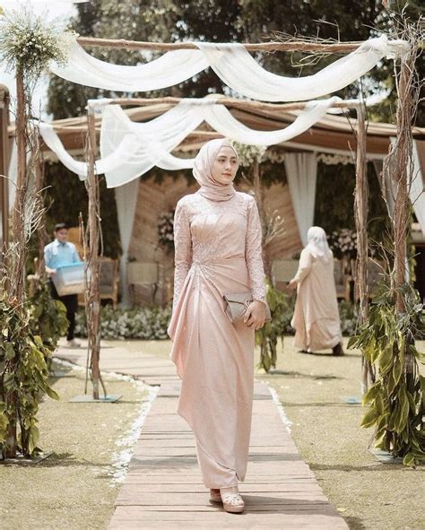 5 Gaun Pesta Hijab Modern Warna Pastel Yang Manis Buat Dipakai Kondangan Siang Hari Semua