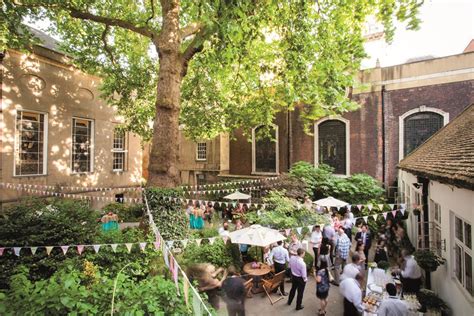 8 Urban Gardens And Courtyards For Summer Parties