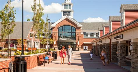 Shoppingtour Woodbury Common Premium Outlets New York Usa Getyourguide