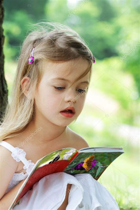 Child Reading — Stock Photo © Stephaniefrey 3320390