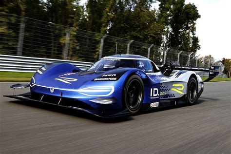 Volkswagens Electric Race Car Gets A Brand New Look Carbuzz