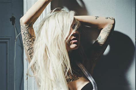 1366x768 Women Back Blonde Tattoo Wallpaper Coolwallpapers Me