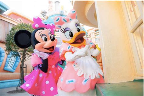 Minnie Mouses Day Out With Daisy Duck At Tokyo Disneyland