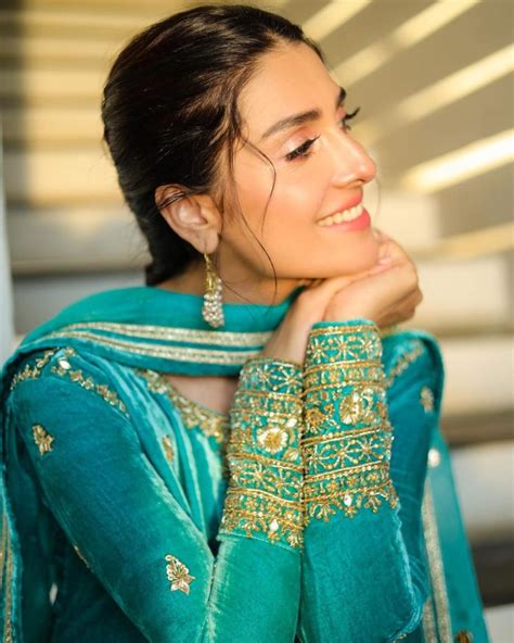 Ayeza Khan Looks Stunning In Teal Velvet Dress Pictures