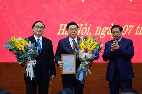 Vương đình huệ (sinh ngày 15 tháng 3 năm 1957) là một chính khách người việt nam. Bộ Chính trị phân công Phó Thủ tướng Vương Đình Huệ làm Bí thư Thành ủy Hà Nội - Báo Người lao động
