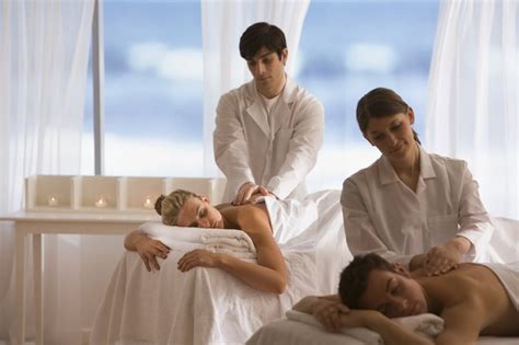 What Is Couples Massage Livestrong