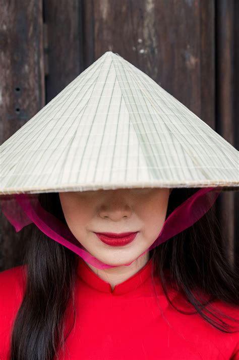 Vietnamese girl with traditional leaf hat | Smithsonian Photo Contest ...