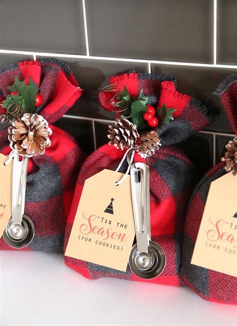 Maybe you would like to learn more about one of these? cookie mix gift sack | easy DIY Christmas gift idea - It's ...