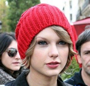 For all girls with short hair out there, just let your hair down and leave it relaxed while topping it with a beanie! Wish I could pull off beanies. :( | Hats for short hair ...