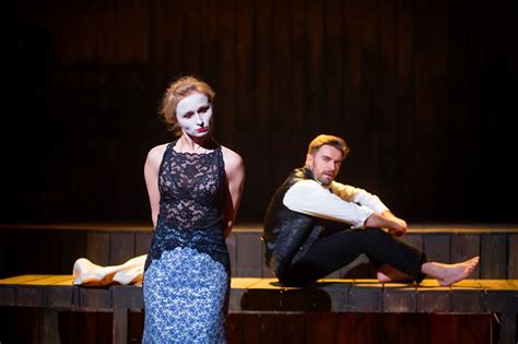 Teatr zadebiutował 4 grudnia 2003 roku w rolę księżniczki w musicalu, kaj i gerda. teatrosterwy.pl