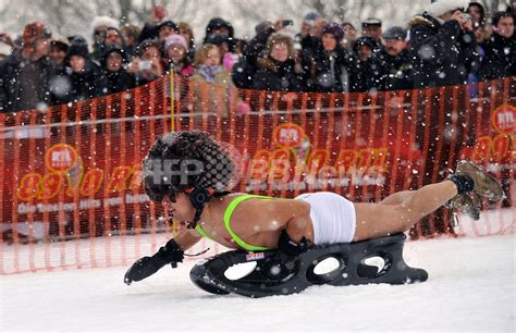 ヌードで滑るそりの国際レース、ドイツ 写真4枚 国際ニュース：afpbb News