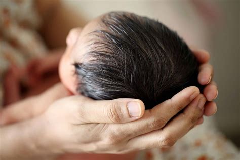 ¿cuáles Son Las Mejores Formas De Cuidar El Cabello De Un Bebé Recién
