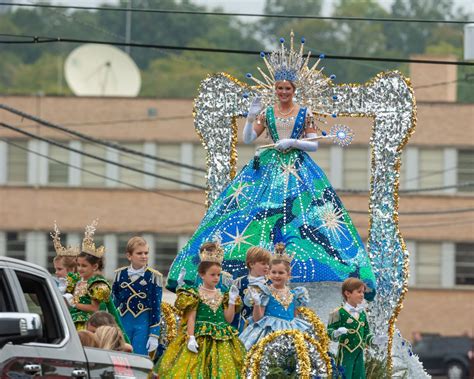 Rose Festival parade brings people of all ages together | Local News | tylerpaper.com