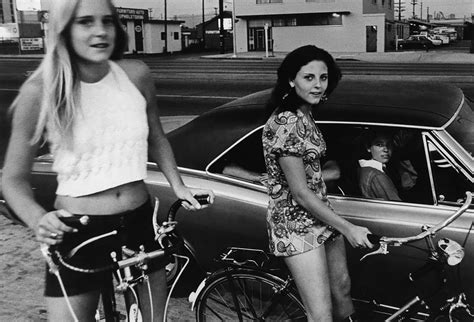 fabulous photographs of cruising van nuys boulevard in 1972 flashbak van nuys photographer