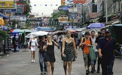 Die Ankünfte ausländischer Touristen in Thailand stiegen ...