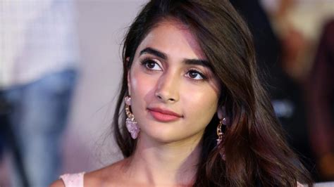 Pooja Hegde Height Weight Bra Size Body Measurements Age Affairs