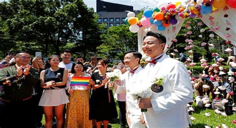 Taiwan Celebrates Asias First Same Sex Marriages As Couples Tie Knot