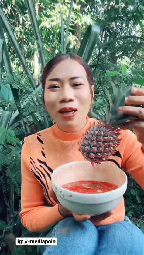 Viral Cewek Makan Buah Nanas Tanpa Dikupas 😂 By Guyon Video