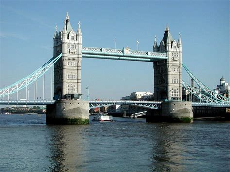 It is in between the city of london and also central london site that this bridge is situated. wallpaper: Tower Bridge London Wallpapers