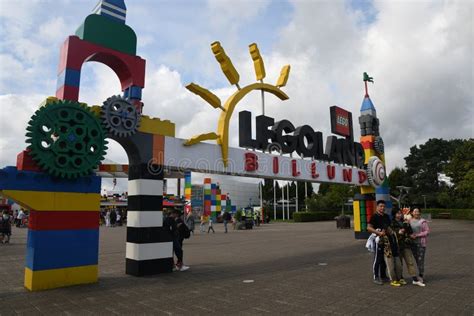 Iin Legoland Del Visitante En El Billund Dinamarca Imagen Editorial