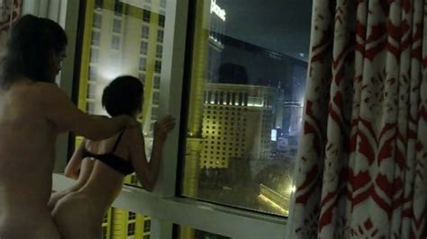 Viva Las Vegas Exhibitionnistes Mariés Sexy Baisent Devant La Fenêtre De L’hôtel Sexe En