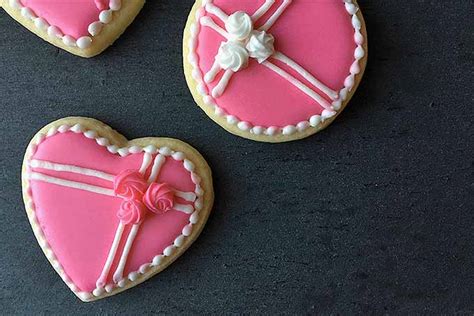 The Cutest Cookie Decorating Tips For Valentines Day Foodal