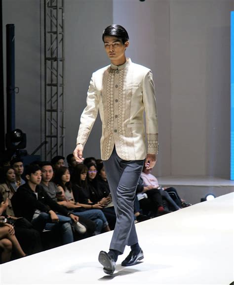Trendy Barongs For Men At The Philippine Fashion Week Holiday 2019 In 2022 Philippines Fashion