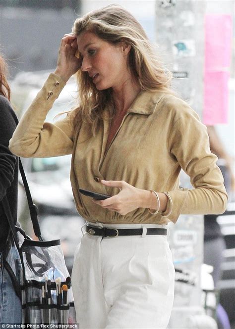 Gisele Bundchen Ditches The Heels As She Steps Out Her Slippers Daily Mail Online