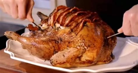 Gordon ramsay likes to keep in mind when he is cooking a turkey is to keep it moist at all times. Gordon Ramsay Turkey - Gordon Ramsay S Genius Bacon Hack ...