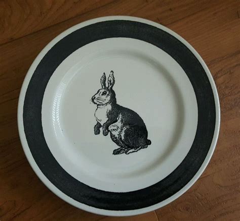 Carly Dodsley Un Lapin Rabbit Easter Bunny Plate England 11 Bunny