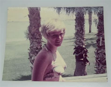1980S CANDID PERKY Blonde Woman In Bikini VINTAGE PHOTOGRAPH C 12 99