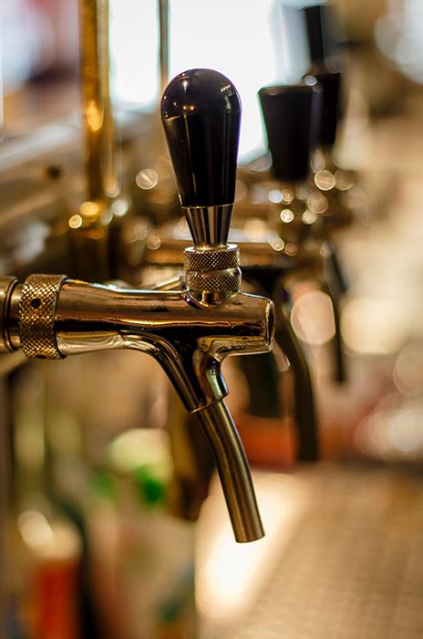 Per te che ami la birra alla spina perfetta ma non disdegni una nota di colore in casa, il rosso profondo e la finitura lucida punteggiata di the sub metallic red sono la soluzione ideale. La Carta Dei Vini