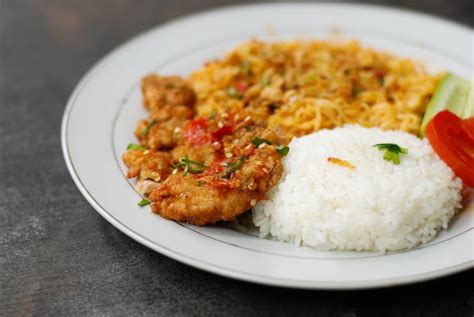 Banyak artikel yang membahas jumlah kalori makanan tapi kebanyakan dalam ukuran gram. Ini Jumlah Kalori Nasi Putih dan Nutrisi yang Terkandung ...