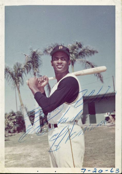 Lot Detail Roberto Clemente Rare Signed 35 X 5 Candid Color