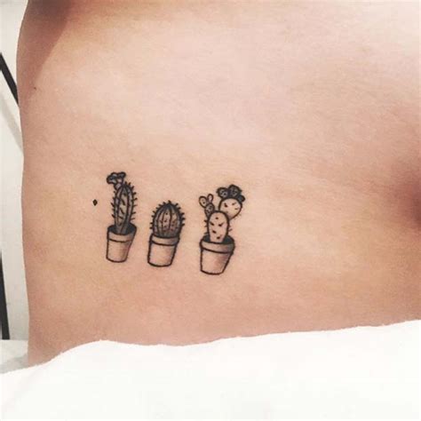 Jan 06, 2021 · on your collarbone if the tattoo is small enough, you can have a tattoo hidden in plain sight. 21 Cool and Trendy Tiny Tattoo Ideas | StayGlam