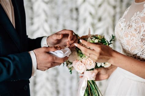 10 Wedding Traditions We Should Keep Forever