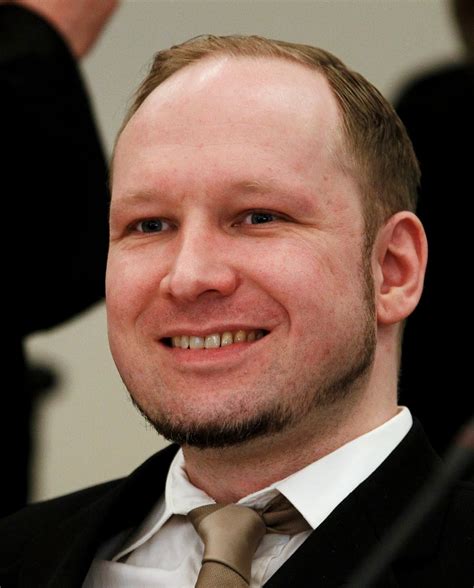 Februar 1979) er en norsk højreekstremistisk terrorist og massemorder, som er dømt for bombningen i oslo og massakren på utøya, som fandt sted den 22. De burcht Sion: Het proces Anders Breivik. Deel 1