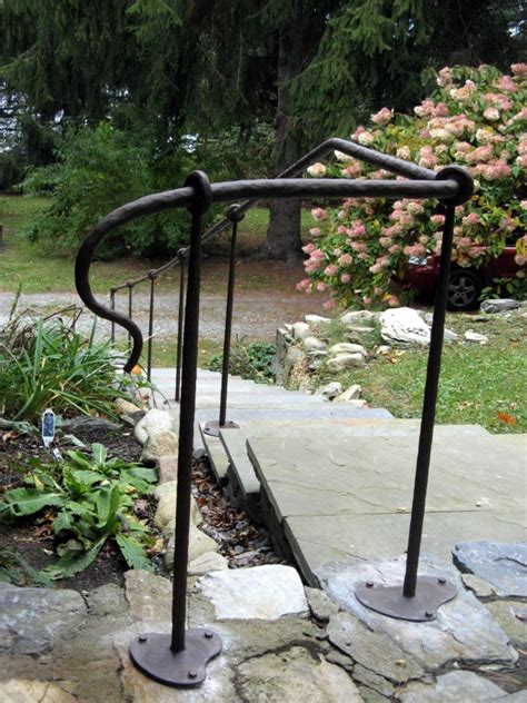 Top20sites.com is the leading directory of popular contemporary railings, stair railings, wood railings, & composite railing sites. Wrought Iron Handrail with Hammered Finish