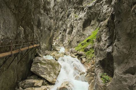 Der abstieg vom kreuzeck durch das höllental und die höllentalklamm ist eine landschaftlich großartige. Höllentalklamm - Garmisch-Partenkirchen - KiMaPa