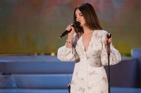 Lana Del Rey Thrills Hollywood Bowl With Surprise Guests And A Live