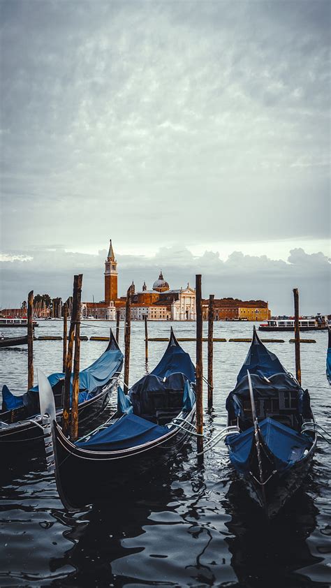 Gondolas Boats Water City Venice Italy Hd Phone Wallpaper Peakpx
